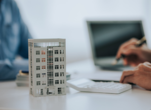 A tax accountant is sitting at an office desk with a renter to discuss commercial rent sales tax in Florida.