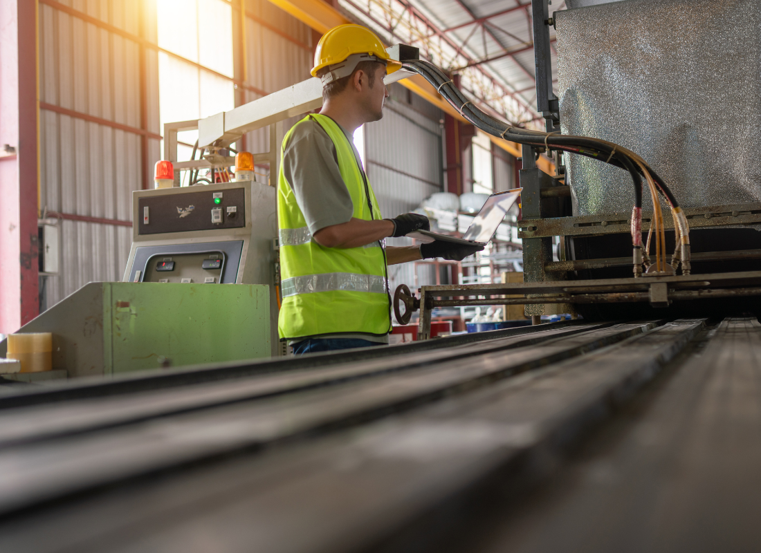 US Manufacturing Jobs Fall for Fifth Straight Month