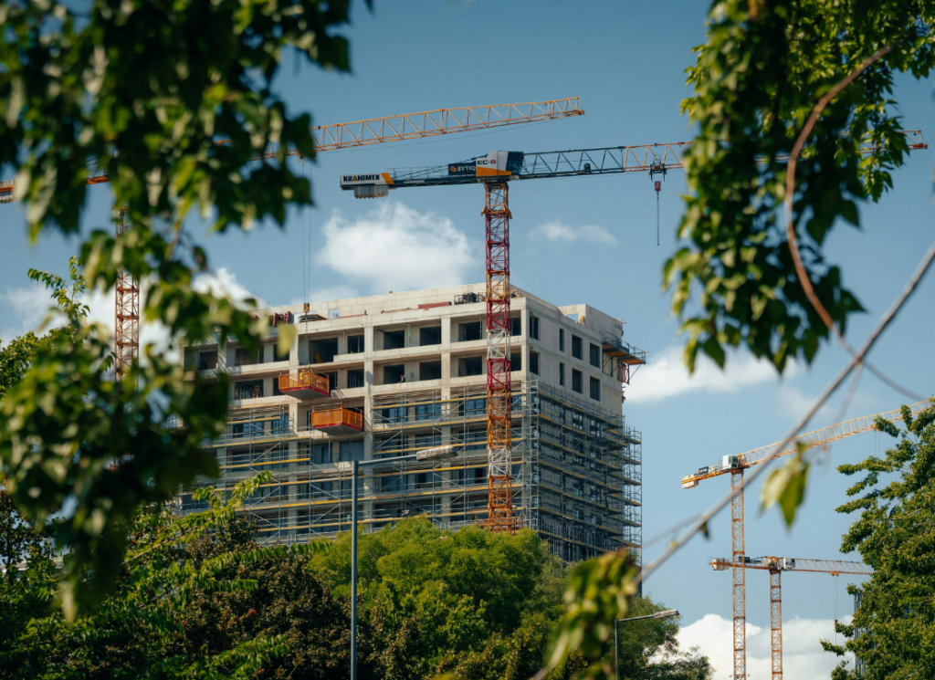 Master construction draws and progress payments with expert controls that protect cash flow and prevent project disputes. Get proven accounting strategies.