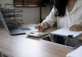 yay-49044962-outsourced-accounting-pros-and-cons yay-49044962-outsourced-accounting-pros-and-cons